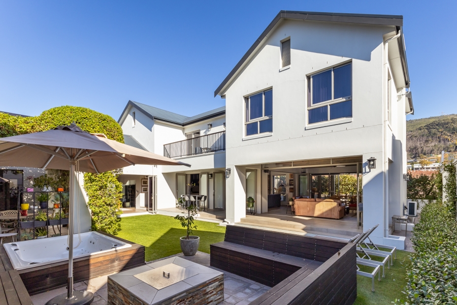 4 Bedroom Property for Sale in Lemoenkloof Western Cape